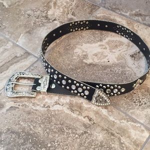 Black leather fluer-de-lis belt 🖤
